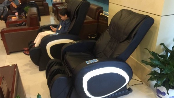 掃碼自(zì)助按摩椅，維護簡單成本低(dī)